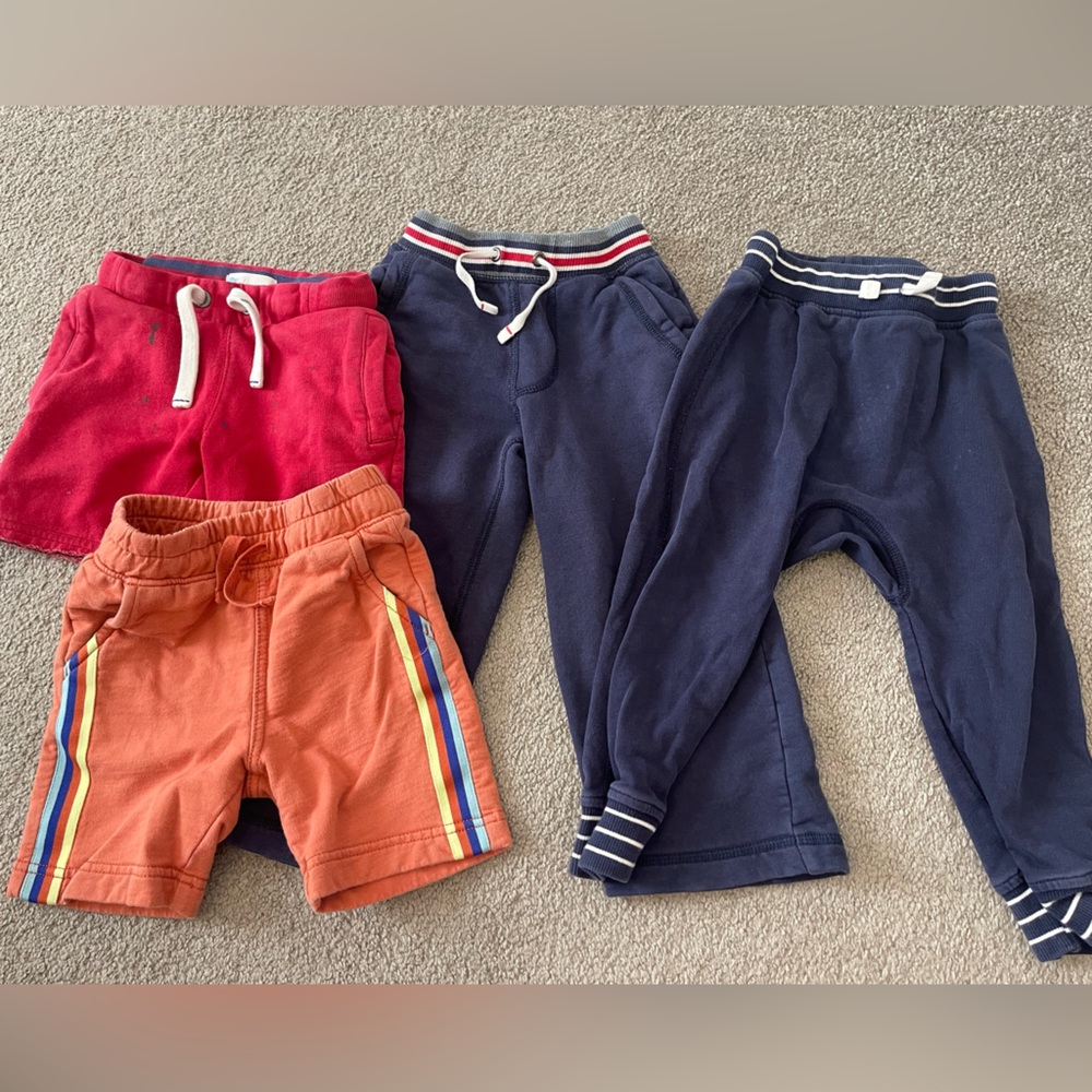 BUNDLE: 2 pants & 2 shorts. 3T